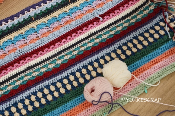 編み物の日々　色合わせの楽しみ　～Spicy Blanket 1～　【くらし部門】_d0348118_11165647.jpg