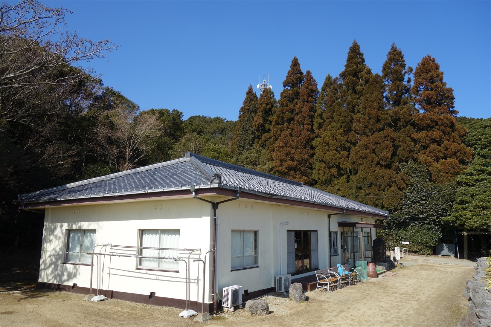 △　淡路島最高峰の諭鶴羽山と灘黒岩水仙郷を巡る山旅　△_f0348933_18000822.jpg