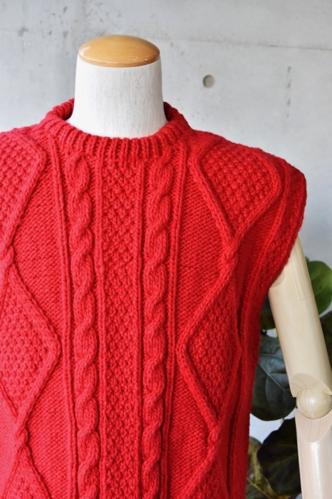 ARTESANIA ・・・ CABLE KNIT VEST (某メーカー・別注)!★!_d0152280_09060226.jpg