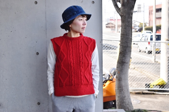 ARTESANIA ・・・ CABLE KNIT VEST (某メーカー・別注)!★!_d0152280_09194037.jpg