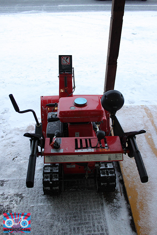 『 KOMATSU KSS8SⅢ ユキダス 』中古除雪機!_e0126901_08282382.jpg