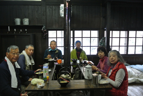 2016年12月3-4日、初頭の谷川岳虹芝寮で遊ぶ_c0242406_1432843.jpg