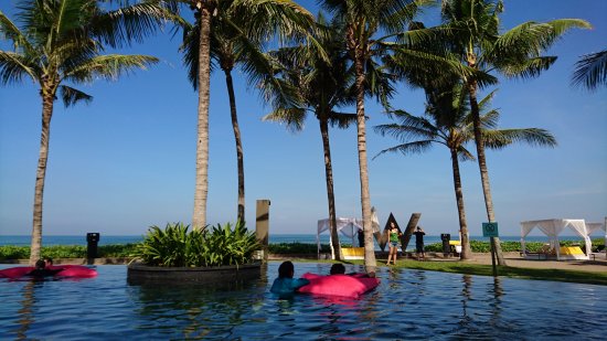 W Retreat & Spa Bali ～日中のプール周辺のえとせとら～（\'16年GW)_f0319208_053080.jpg