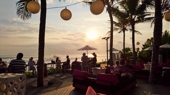 W Retreat & Spa Bali ～夕方からのWOO BARは大賑わい～ (\'16年GW)_f0319208_110826.jpg