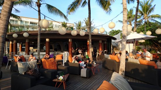 W Retreat & Spa Bali ～夕方からのWOO BARは大賑わい～ (\'16年GW)_f0319208_111549.jpg