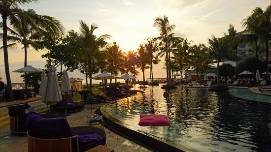 W Retreat & Spa Bali ～夕方からのWOO BARは大賑わい～ (\'16年GW)_f0319208_1125945.jpg