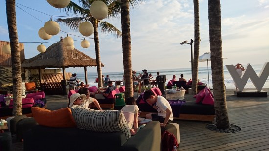 W Retreat & Spa Bali ～夕方からのWOO BARは大賑わい～ (\'16年GW)_f0319208_16393.jpg
