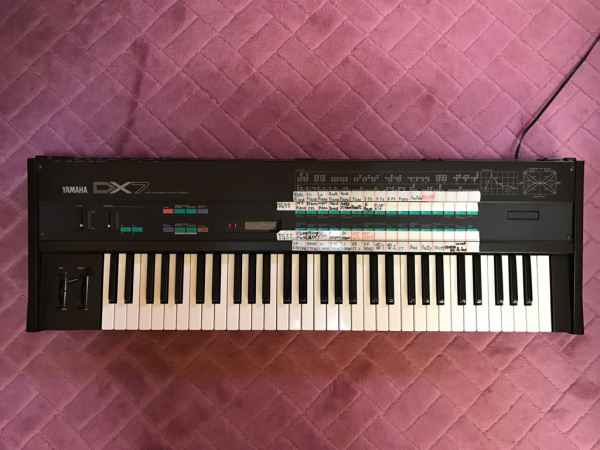 時代を変えたデジタルシンセの名機！YAMAHA『DX7』が入荷しま