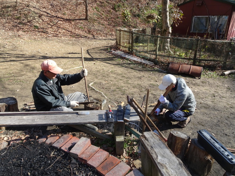 クヌギ谷山道作り継続＆松の自生苗床作り・・・孝子の森_c0108460_20274771.jpg