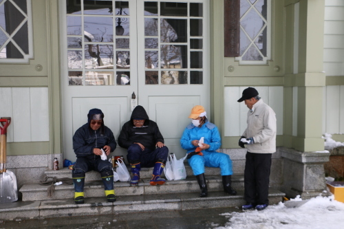 雪灯籠まつり協賛のライトアップの色替え実験を行う_c0075701_09335745.jpg