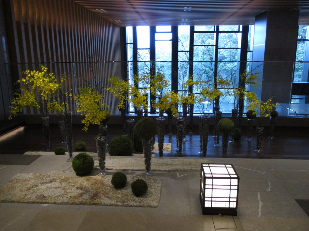 The lobby of Four Seasons Hotel in Kyoto _e0046748_0322244.jpg