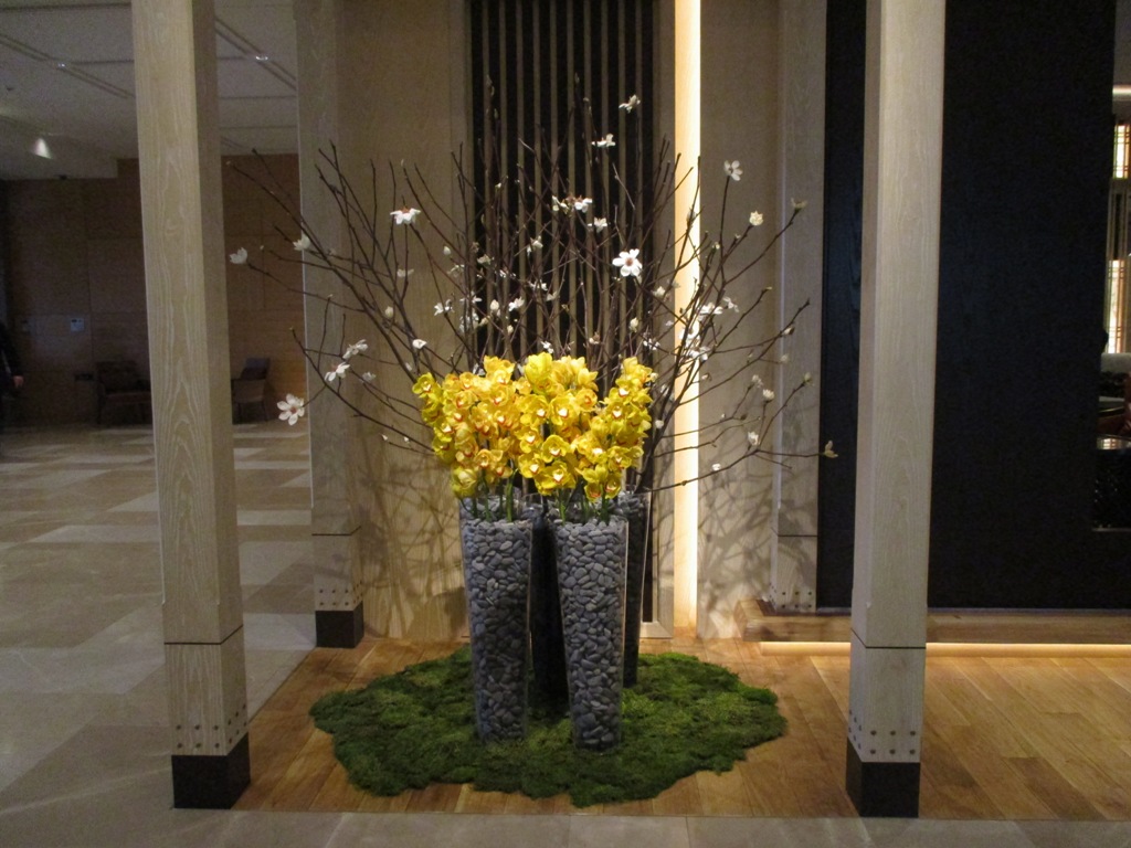 The lobby of Four Seasons Hotel in Kyoto _e0046748_0325656.jpg