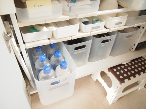 ニトリの小物ケースで洗面下に細々収納 白 グレーの四角いおうち