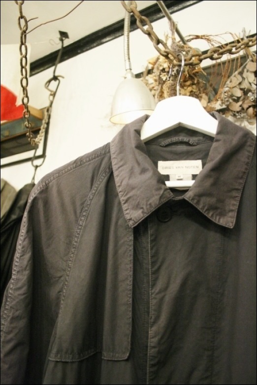 西武百貨店本店への出店へ導いた人。(A.P.C.チェスター、DRIESトレンチ、ALLSAINTSデニムジャケット、ALPHA ECWCSパーカー　メンズアウター)_f0180307_02252871.jpg