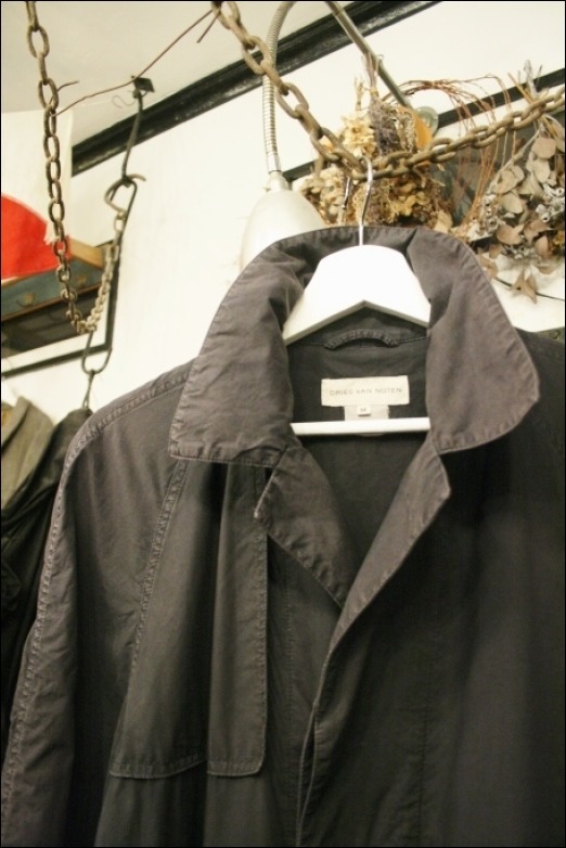西武百貨店本店への出店へ導いた人。(A.P.C.チェスター、DRIESトレンチ、ALLSAINTSデニムジャケット、ALPHA ECWCSパーカー　メンズアウター)_f0180307_02260260.jpg