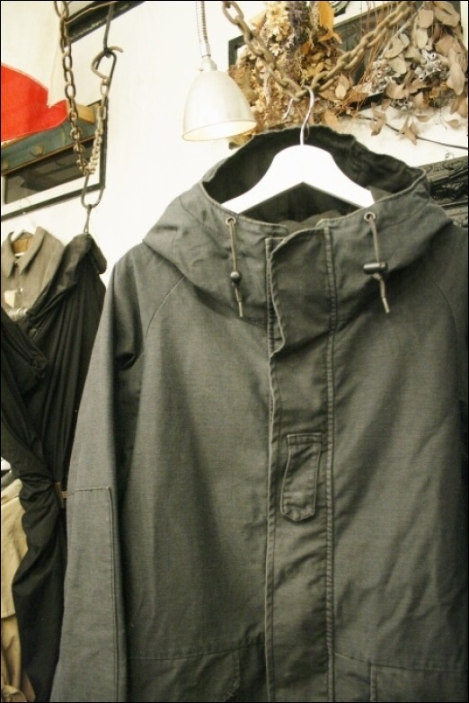 西武百貨店本店への出店へ導いた人。(A.P.C.チェスター、DRIESトレンチ、ALLSAINTSデニムジャケット、ALPHA ECWCSパーカー　メンズアウター)_f0180307_02295244.jpg