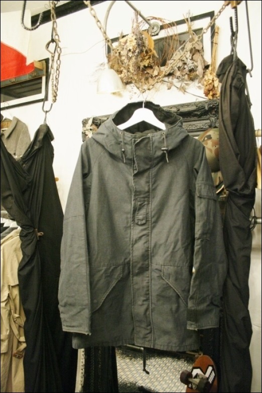 西武百貨店本店への出店へ導いた人。(A.P.C.チェスター、DRIESトレンチ、ALLSAINTSデニムジャケット、ALPHA ECWCSパーカー　メンズアウター)_f0180307_02295462.jpg