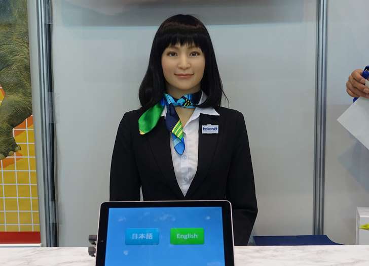 意外と知らないサービスロボットの最前線。2月からは成田空港にガイドロボットが実験導入 _b0064113_10425055.jpg