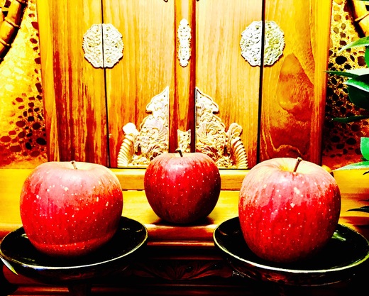 I have an apple_a0168628_13374079.jpg