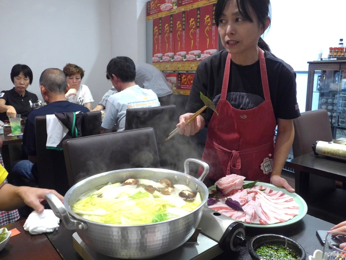 那覇「あぐ~しゃぶしゃぶ まつもと」へ行く。_f0232060_21221310.jpg