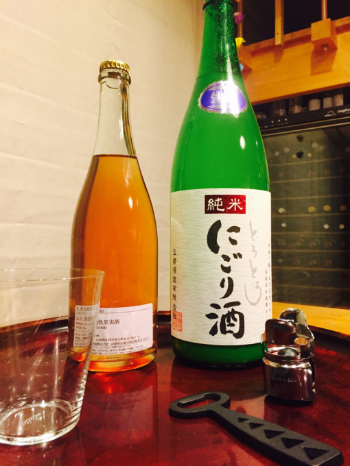 日本酒棚からも、ワイン棚からも、あれこれ こぼれ落ちそうな状態です ☆ 自分で大事に啜って中身を確認してから、順次ご紹介していきます！_d0051031_09235119.jpg