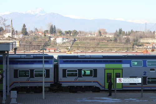 トリノ駅からクーネオ駅まで列車で移動_a0163227_1423196.jpg