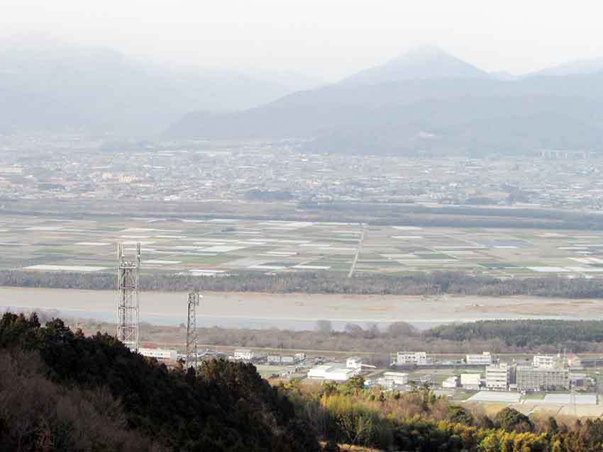 「聖地エル・カンターレ生誕館」と「掘割峠」と「船戸大明神」♪_d0058941_21271576.jpg