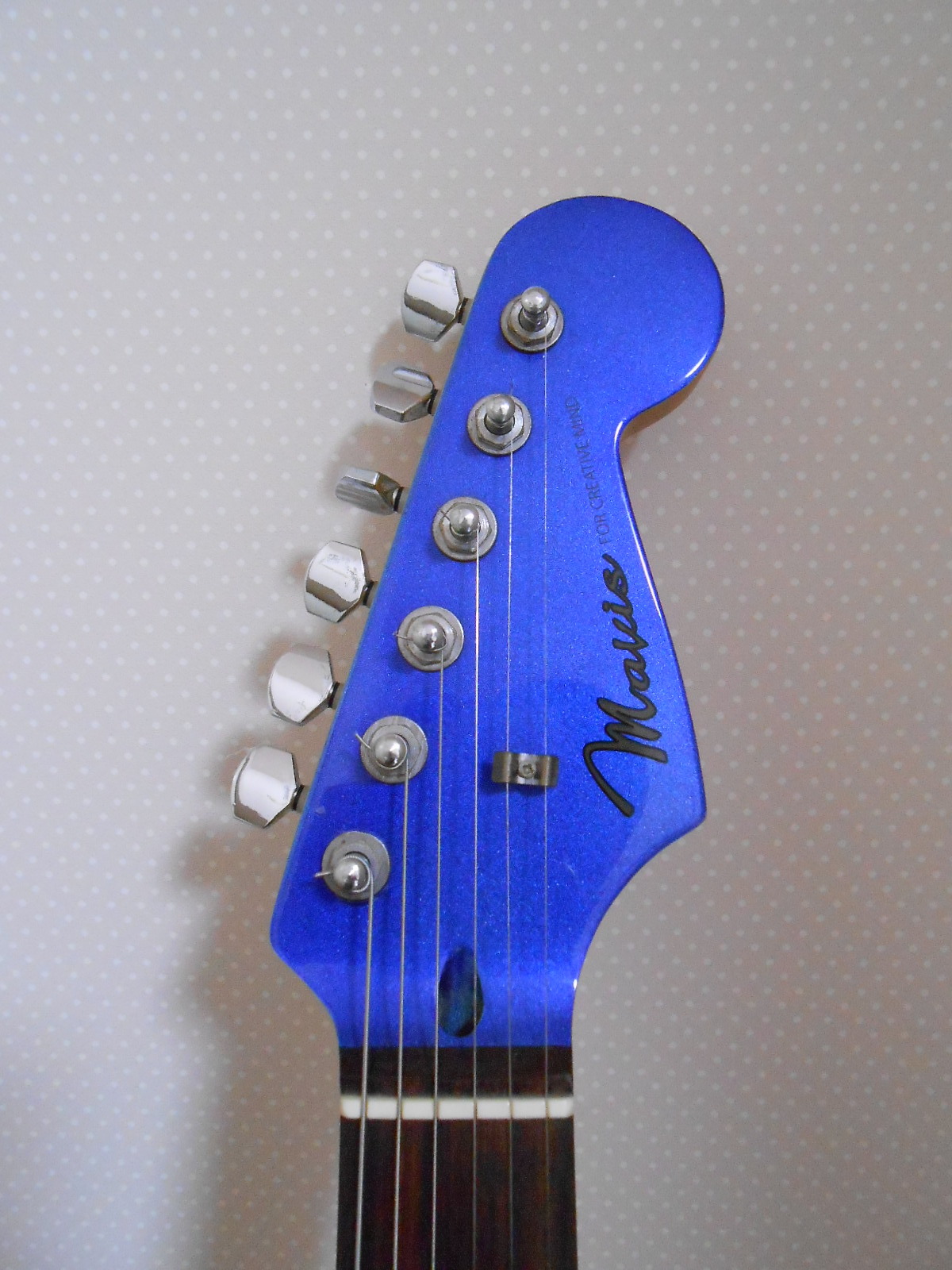 Mavis ST-200 メタリックブルー : ぎたろうの安ギター伝説