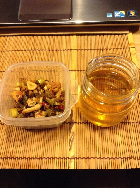 これが無いとはじまらないねぎ油を作る。_a0334793_04254931.jpg