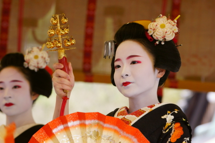 八坂神社節分祭より　宮川町奉納舞踊_e0177413_19530328.jpg