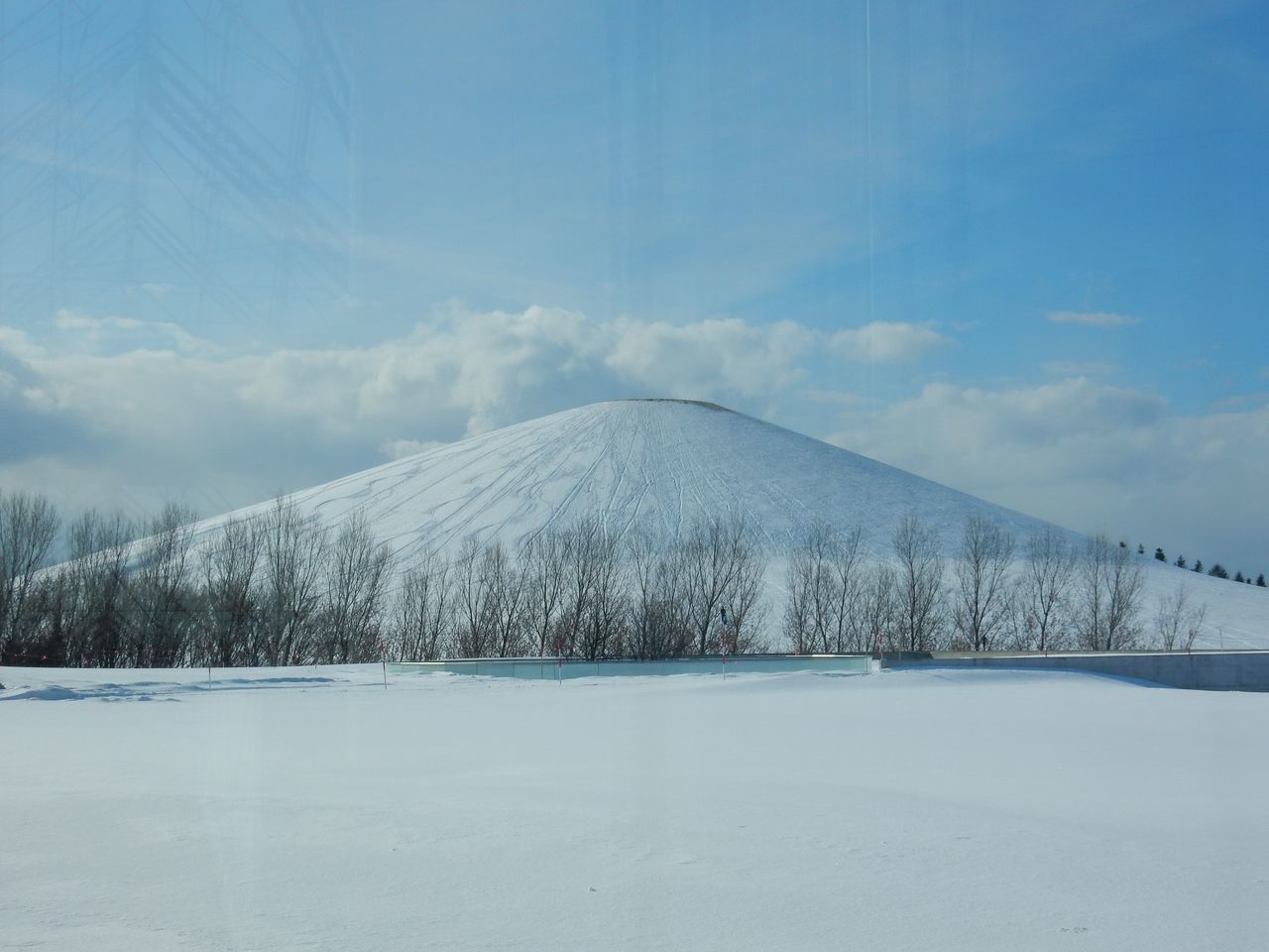雪まつりを遠く離れて「モエレ沼公園」_c0025115_21081312.jpg