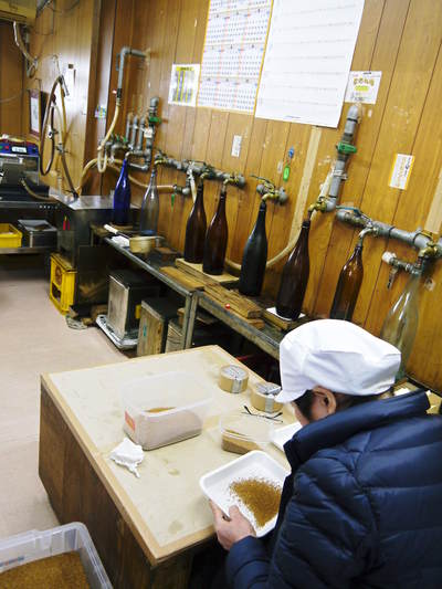 菊池水源産『白えごま油』の販売に向け、㈲堀内製油さんに搾油作業の依頼に行ってきました!(後編)_a0254656_18425198.jpg