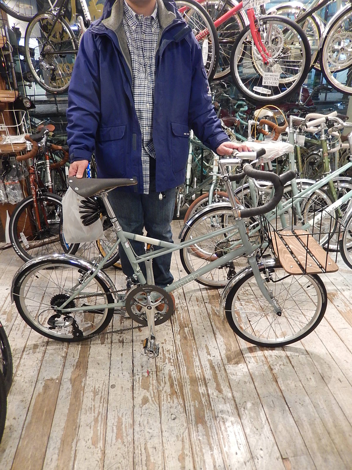 2月9日 渋谷 原宿 の自転車屋 FLAME bike前です_e0188759_12288.jpg