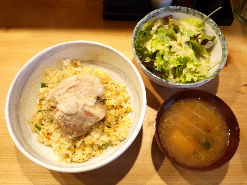 豚の塩角煮のせチャーハン　【茅ヶ崎　WA DINING ソラマメ】_b0153224_21005911.jpg