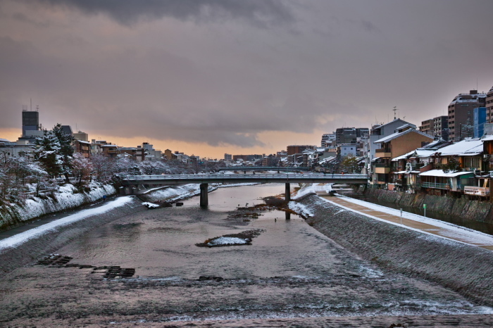  京都　　　　1/16　祇園四条　鴨川　　雪景色_f0021869_23320563.jpg