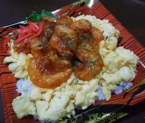 嫁から連絡がない&エビチリ丼_f0019498_1332226.jpg
