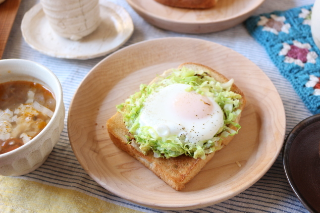 休日Breakfast ～巣ごもりたまご乗っけトースト_f0354014_21321872.jpg