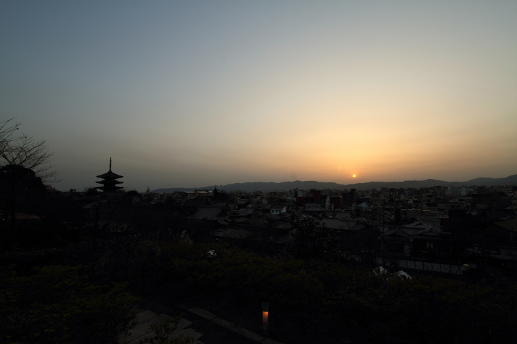 京都回顧 東山花灯路2010－八坂の塔・夕景－_b0169330_814576.jpg