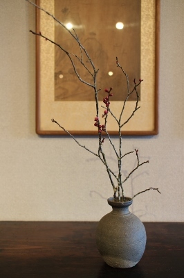 花だより 紅梅 統一新羅瓶_a0279848_17230737.jpg