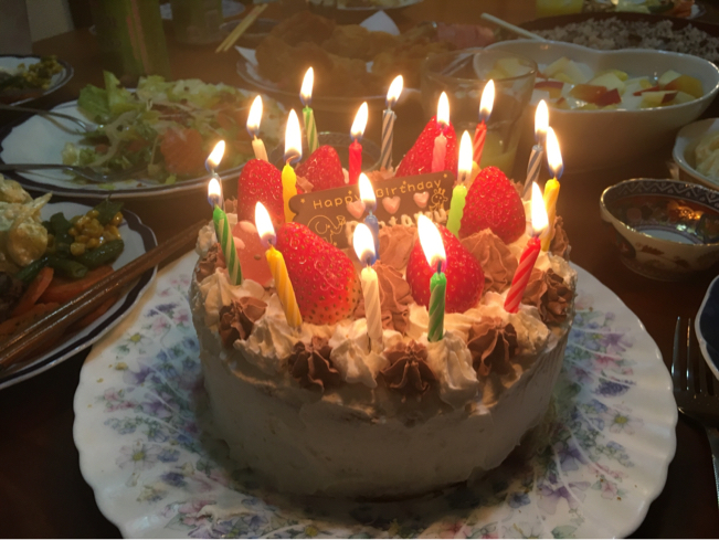 お誕生日おめでとう 可愛い手作りケーキにほっこり 薔薇好き花好き庭が好き 元英国在住 アートセラピストが造る癒しの庭