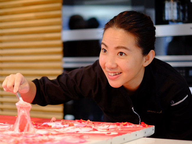 「ジャニス・ウォン来日 エディブルアート(食べられるアート)デモンストレーション」_a0000029_13455537.jpg