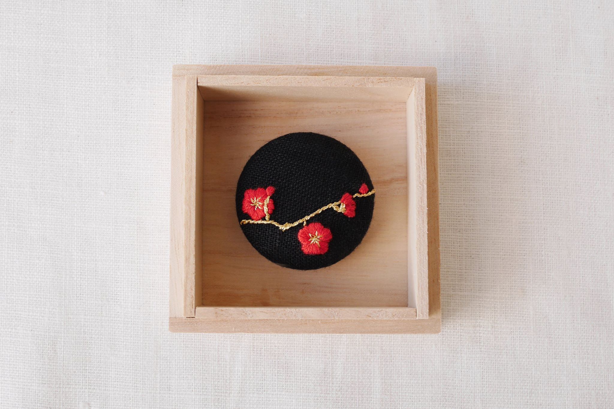 光琳図案刺繍ー梅_a0197730_1043124.jpg