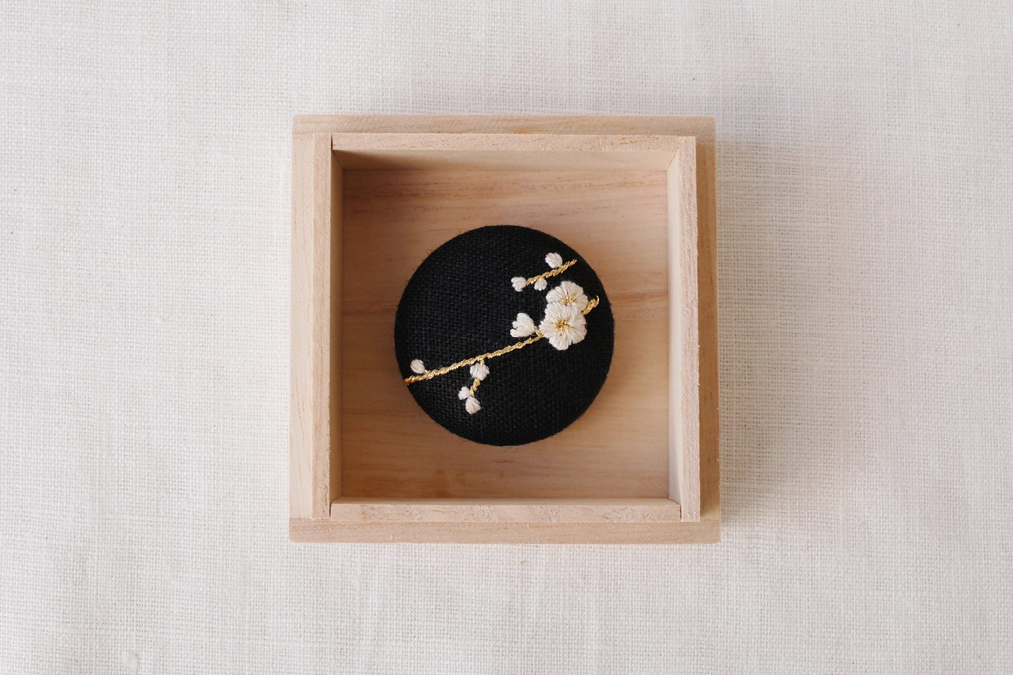 光琳図案刺繍ー梅_a0197730_10432191.jpg