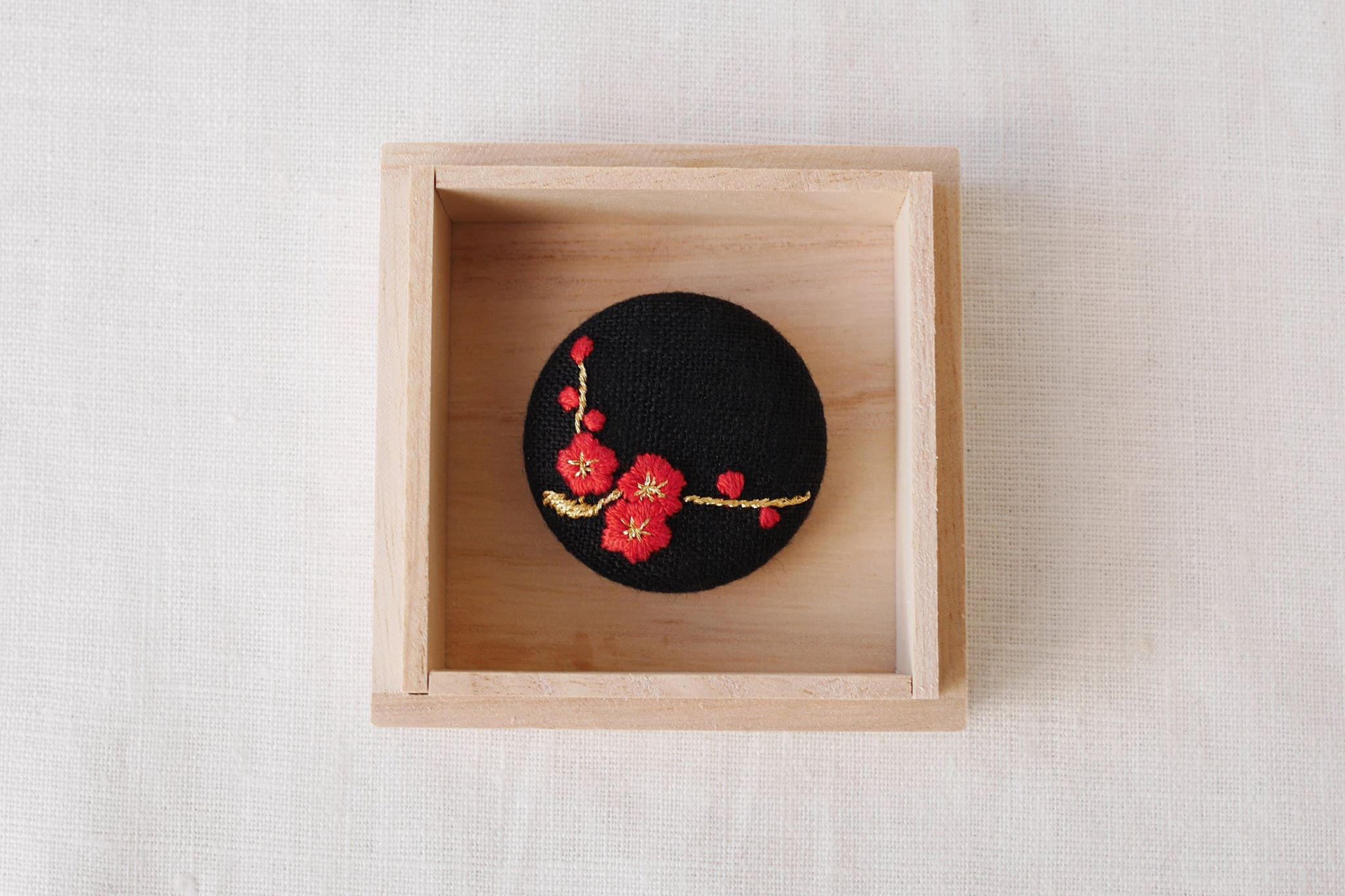 光琳図案刺繍ー梅_a0197730_1043565.jpg