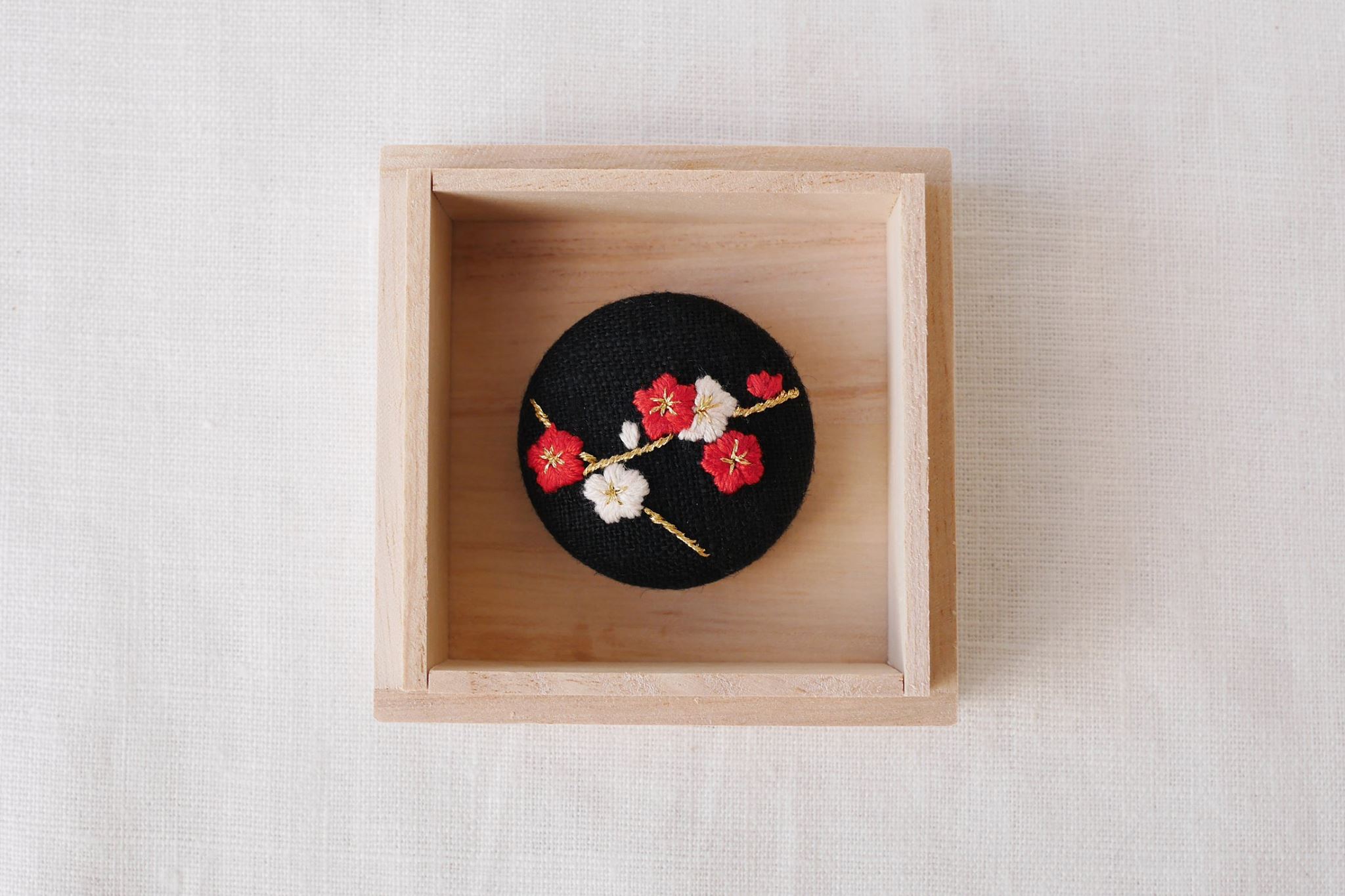 光琳図案刺繍ー梅_a0197730_1043582.jpg