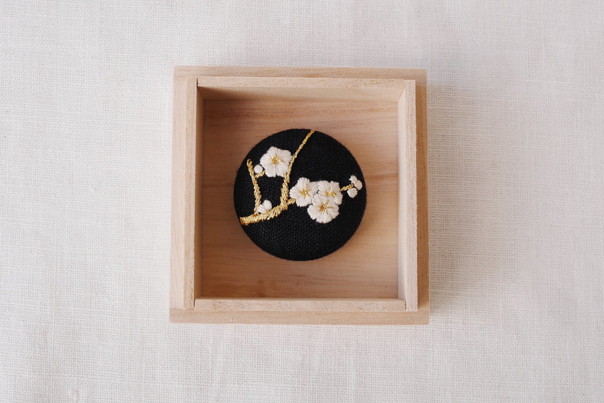 光琳図案刺繍ー梅_a0197730_1052514.jpg