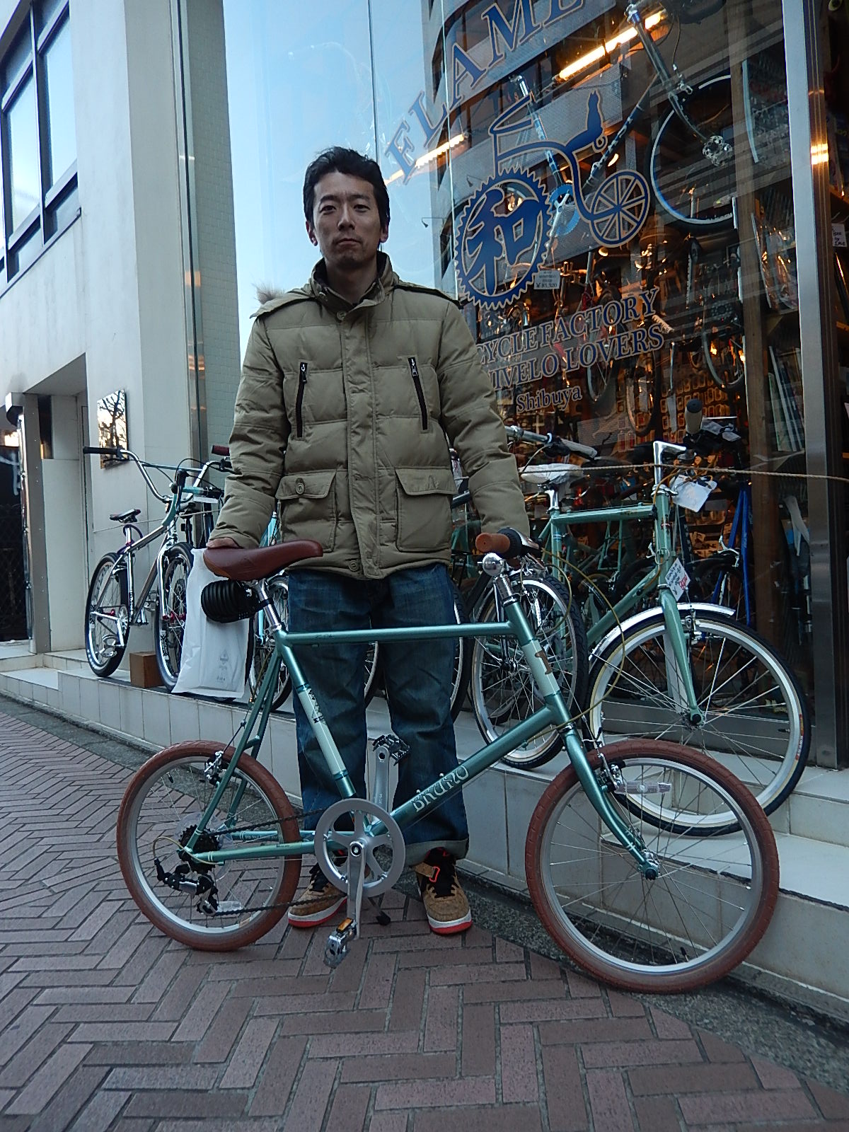 2月12日 渋谷 原宿 の自転車屋 FLAME bike前です_e0188759_1742445.jpg