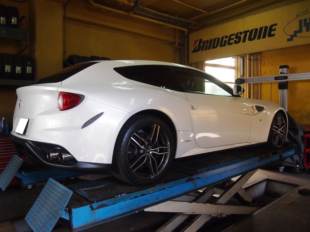 フェラーリ Ff 車高調整 名古屋のタイヤ屋 Jy Club の整備日記 フェラーリ Ff 車高調整 名古屋のタイヤ屋 Jy Club の整備日記