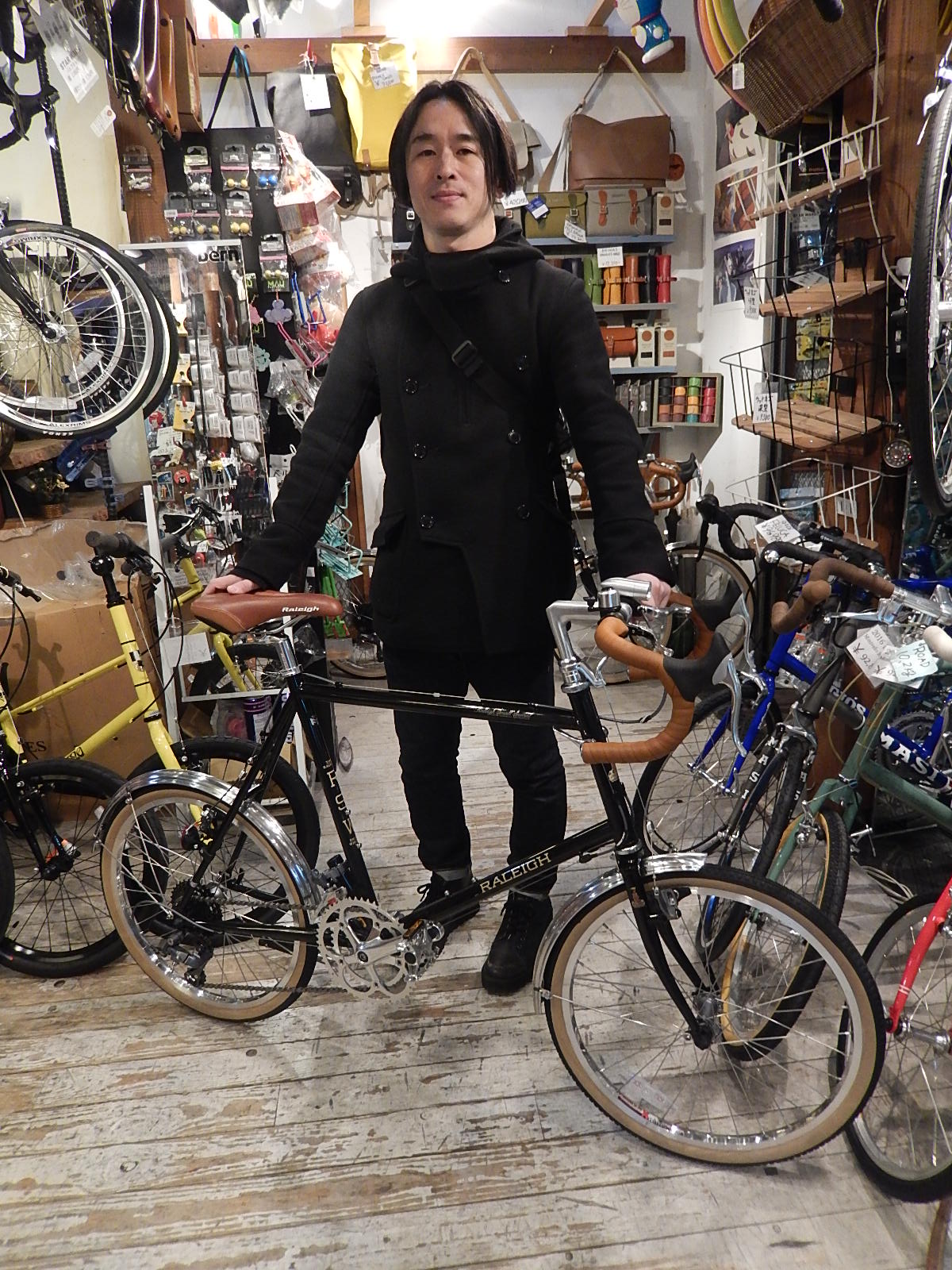 2月13日 渋谷 原宿 の自転車屋 FLAME bike前です_e0188759_1930198.jpg