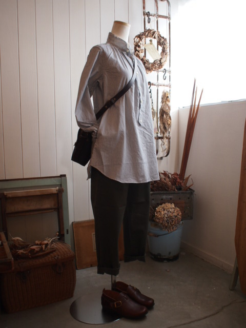 スタンドミラーと流木とロングシャツ。_a0164280_14545175.jpg